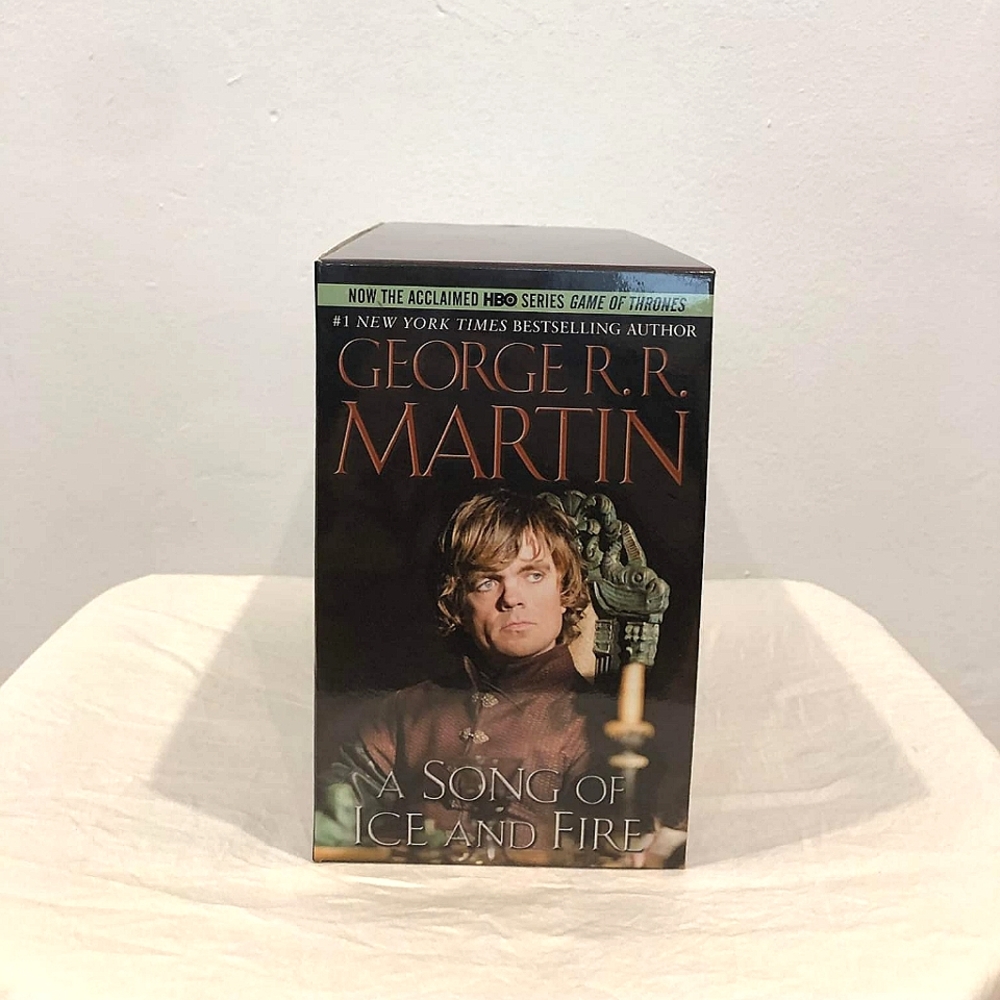 Game of Thrones 5-Book Boxed Set by George R. R. Martin - Picture 4 of 13